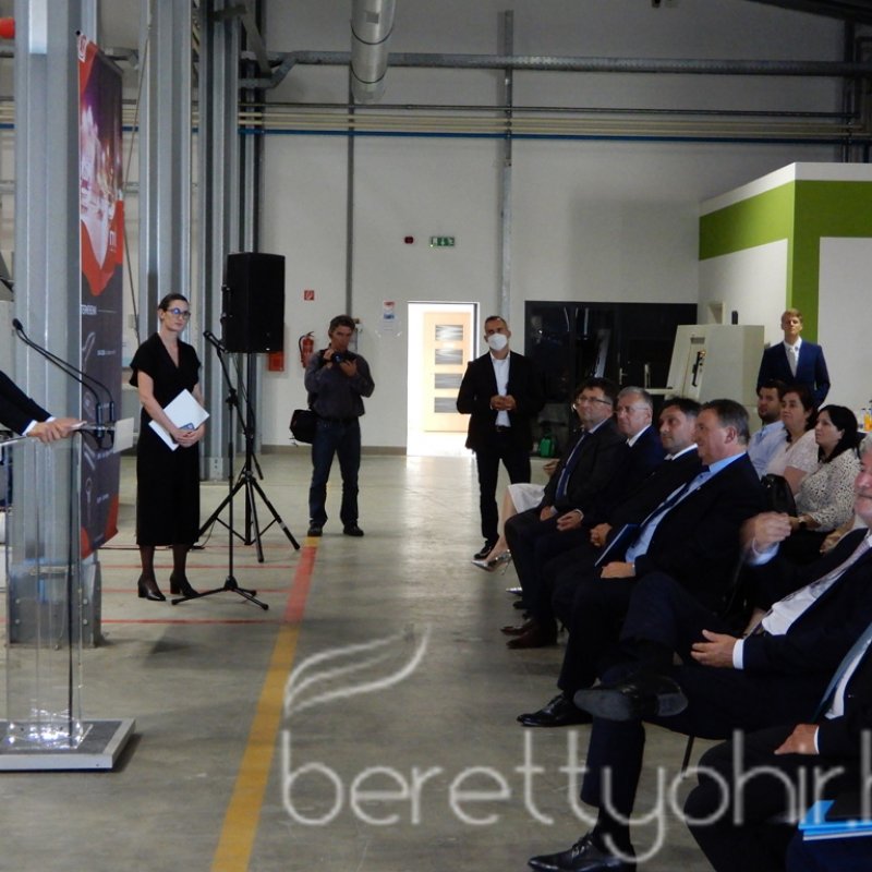 Szijjártó Péter látogatása a Mezei Vill-nél 30